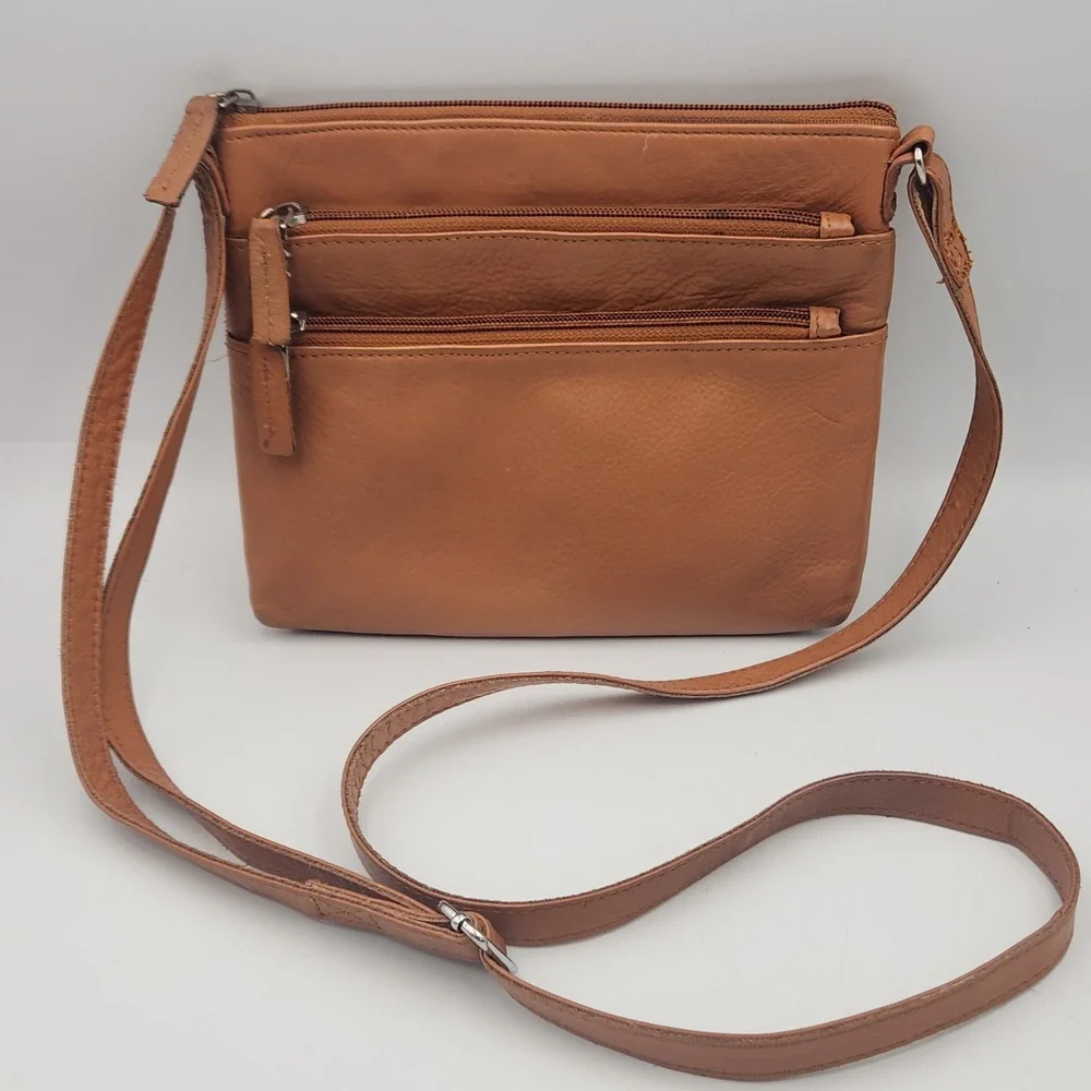 G.H. Bass & Co Brown Leather Crossbody‎ Bag Zip Top Small